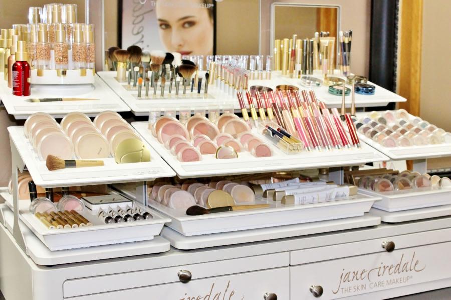 Jane Iredale il make-up minerale in farmacia pelizzo a udine